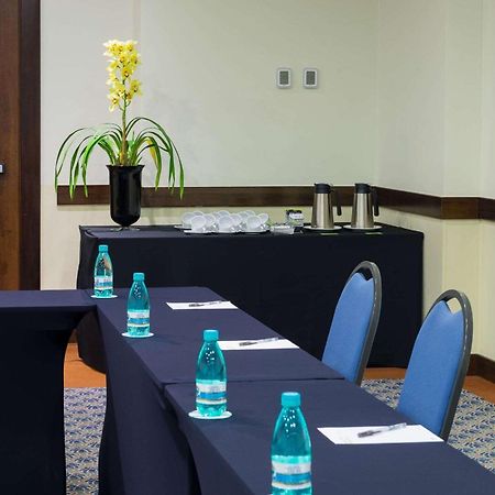 Radisson Hotel Куритиба Экстерьер фото Meeting room
