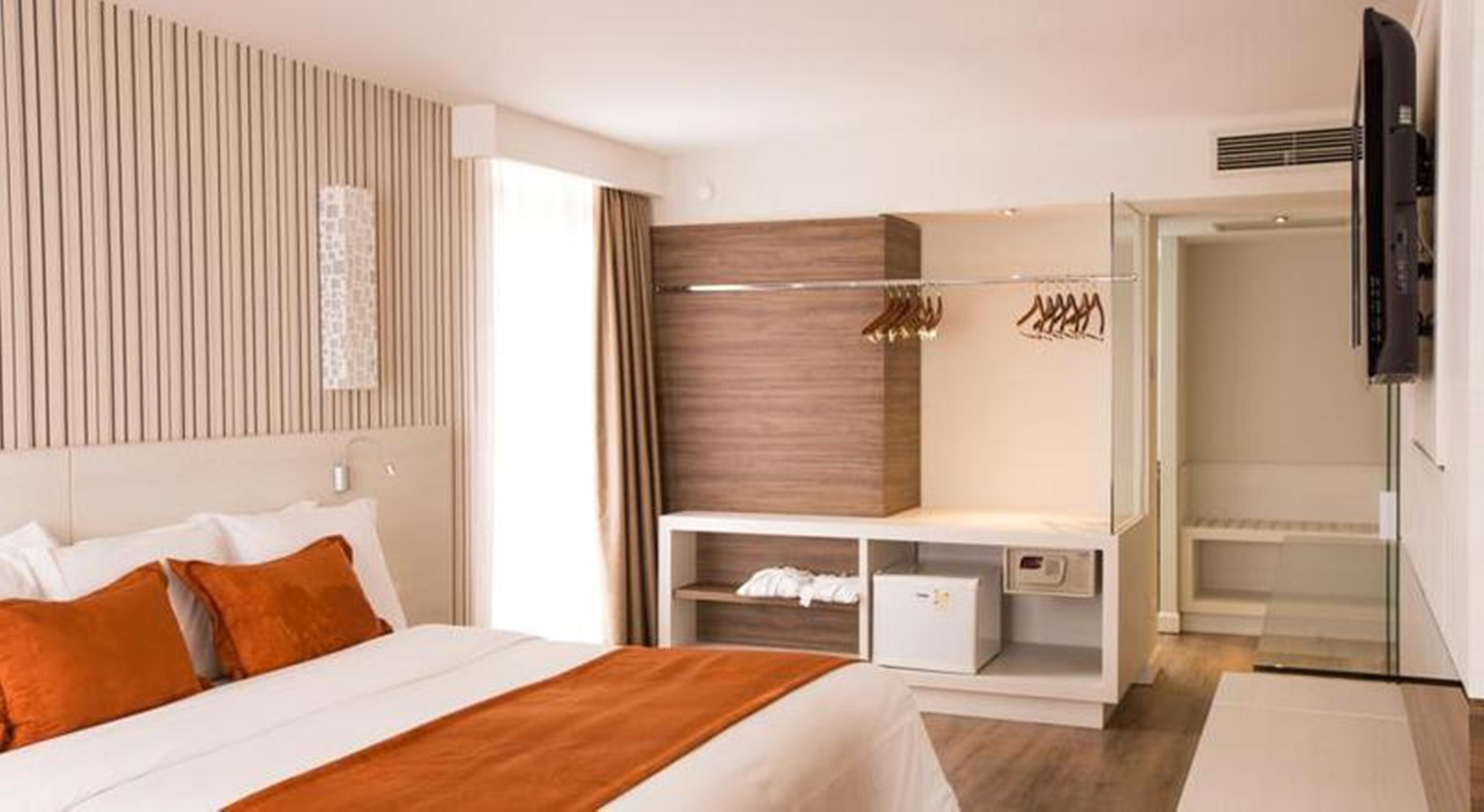 Radisson Hotel Куритиба Экстерьер фото A room at the hotel