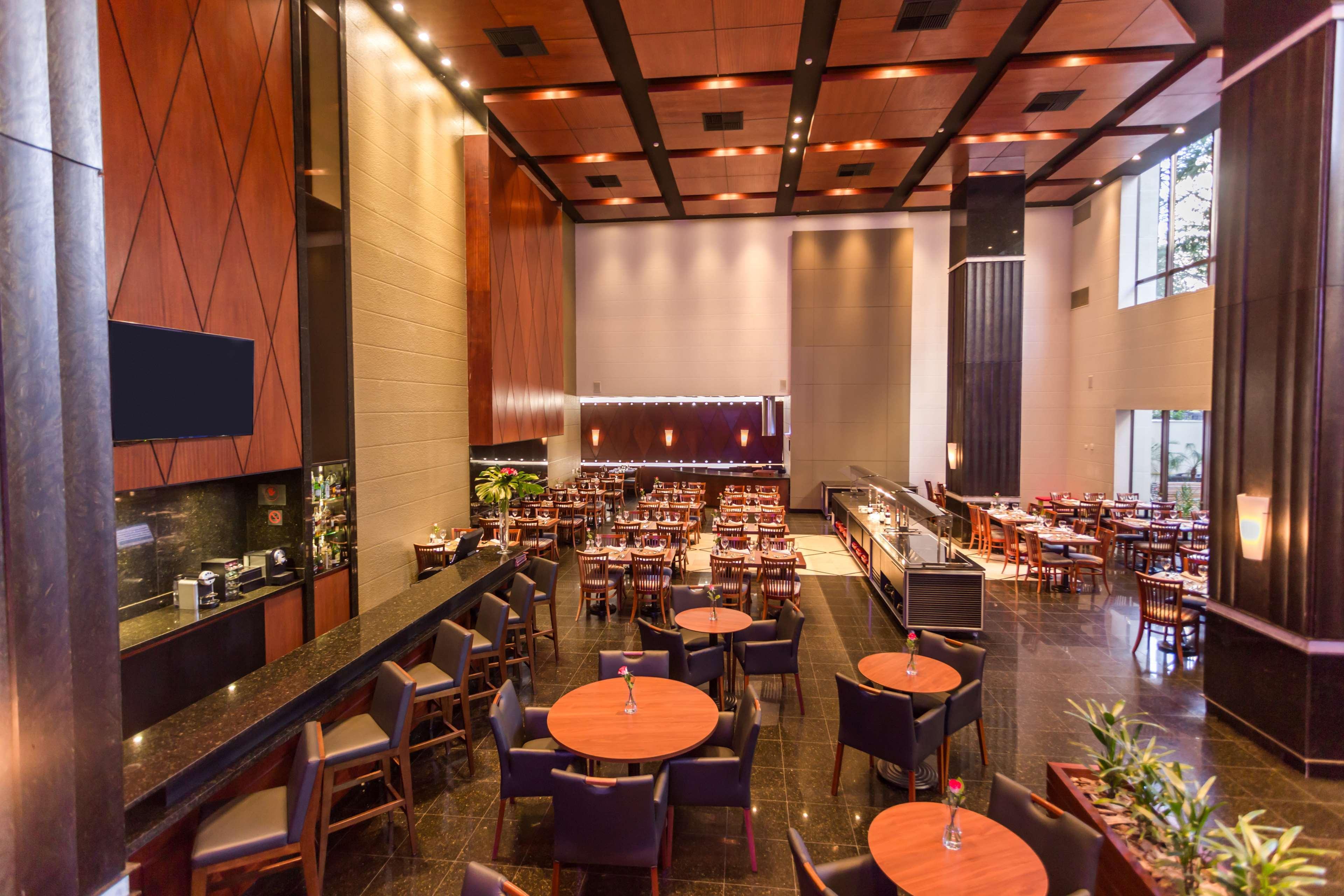 Radisson Hotel Куритиба Экстерьер фото The interior of the restaurant