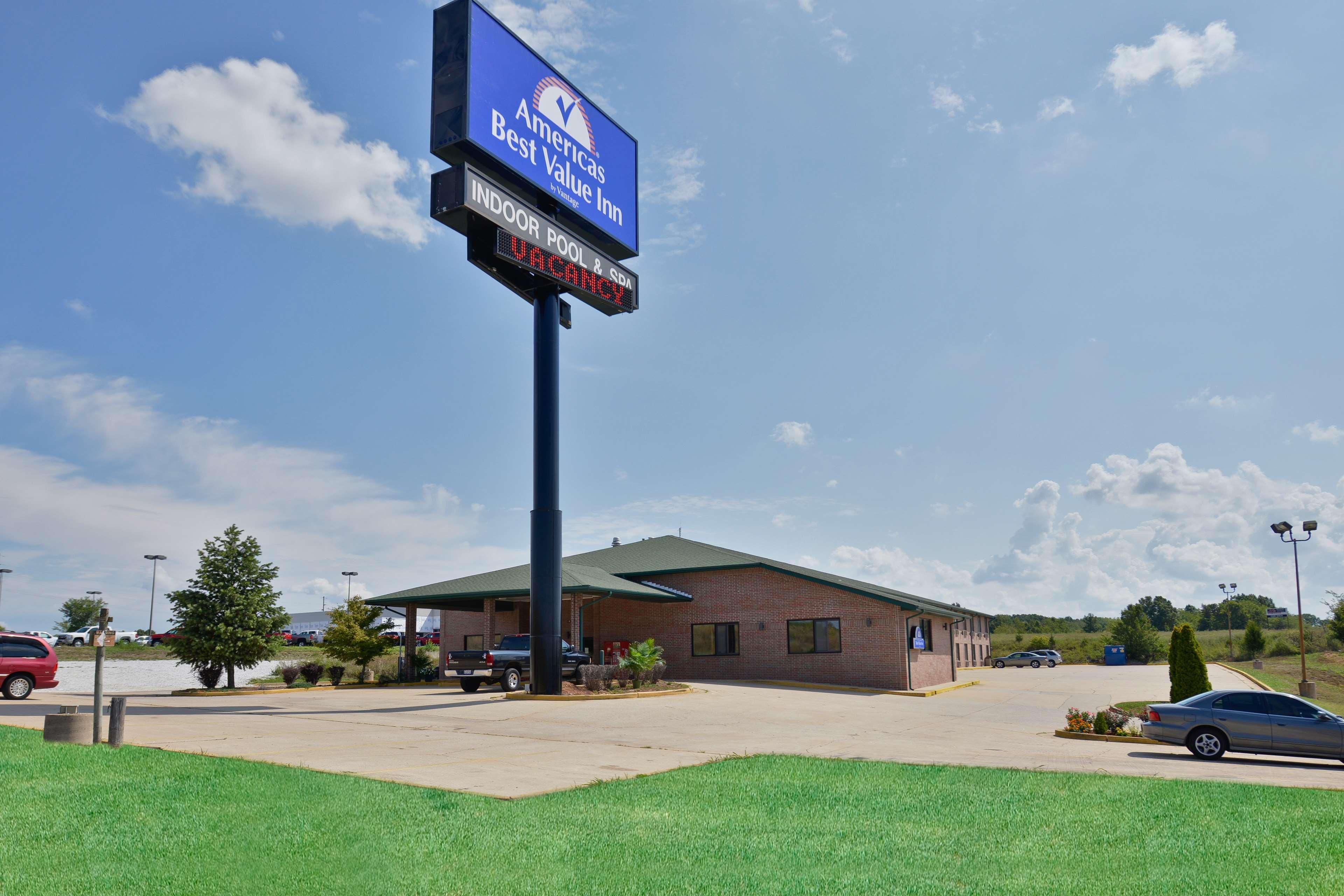 Radisson Hotel Куритиба Экстерьер фото American West headquarters in Sioux Falls, South Dakota