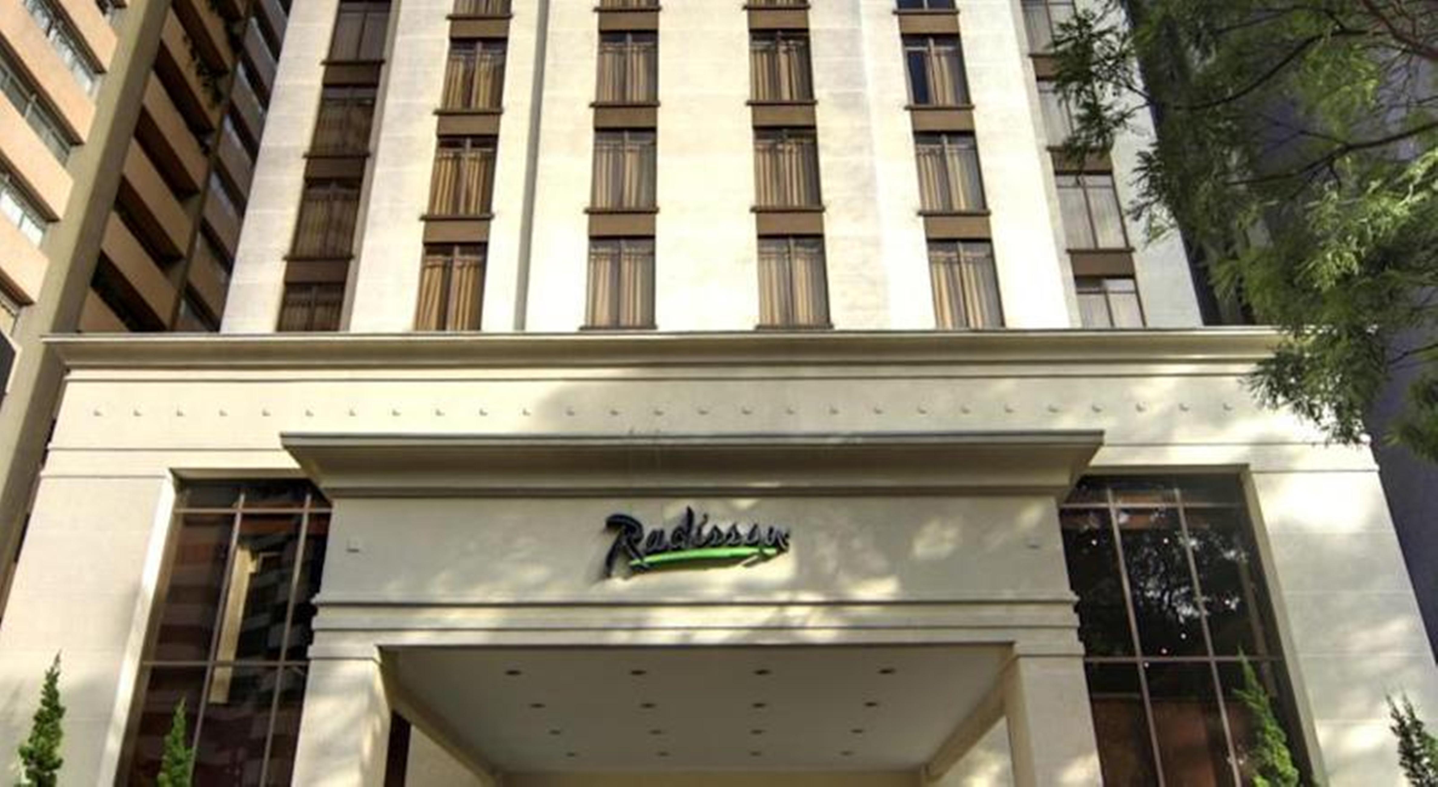 Radisson Hotel Куритиба Экстерьер фото The hotel's entrance