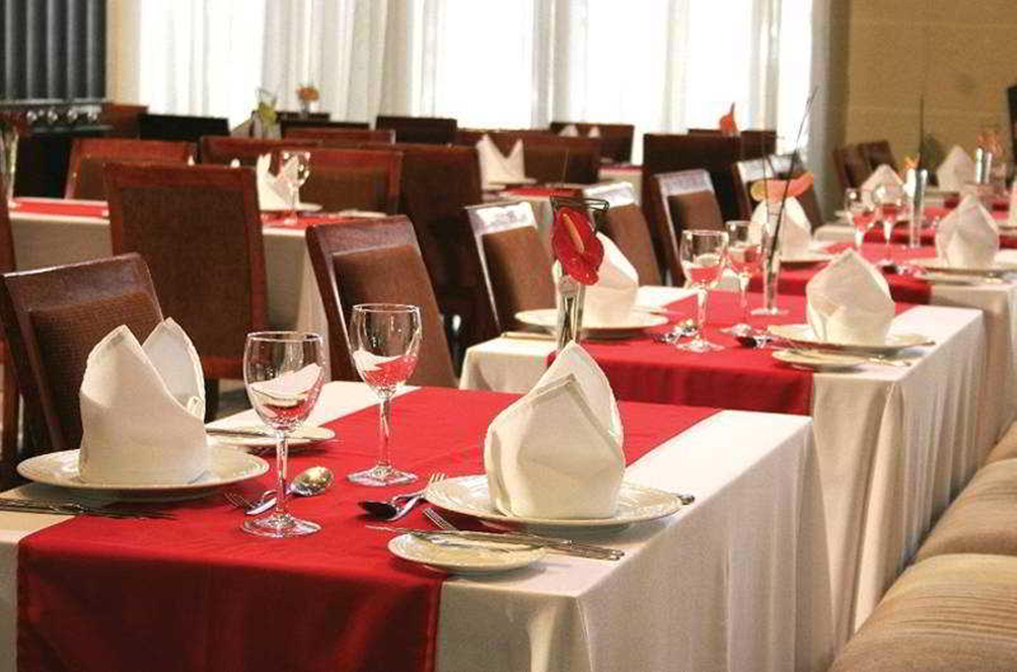 Radisson Hotel Куритиба Экстерьер фото Banquet hall