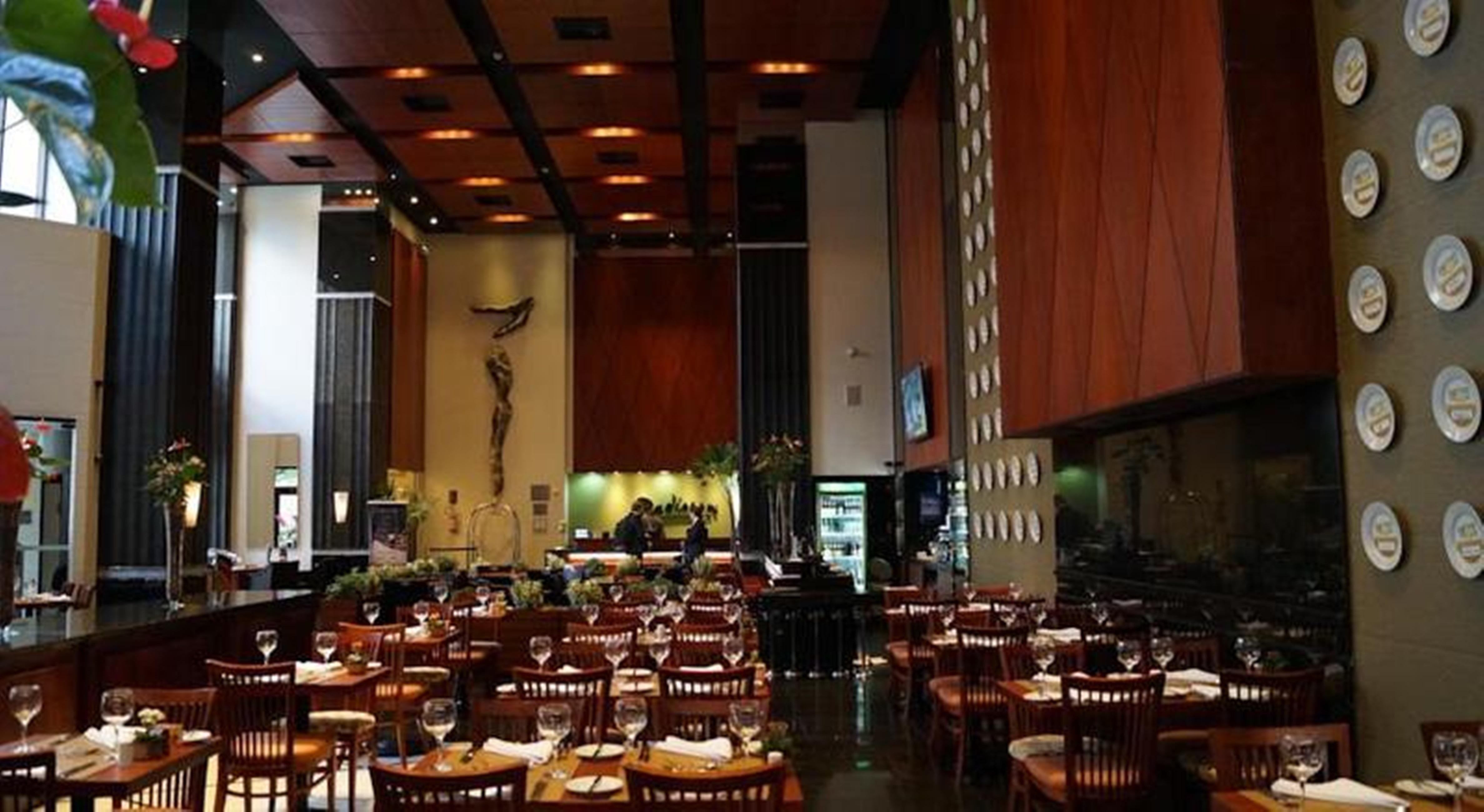 Radisson Hotel Куритиба Экстерьер фото Interior of the restaurant