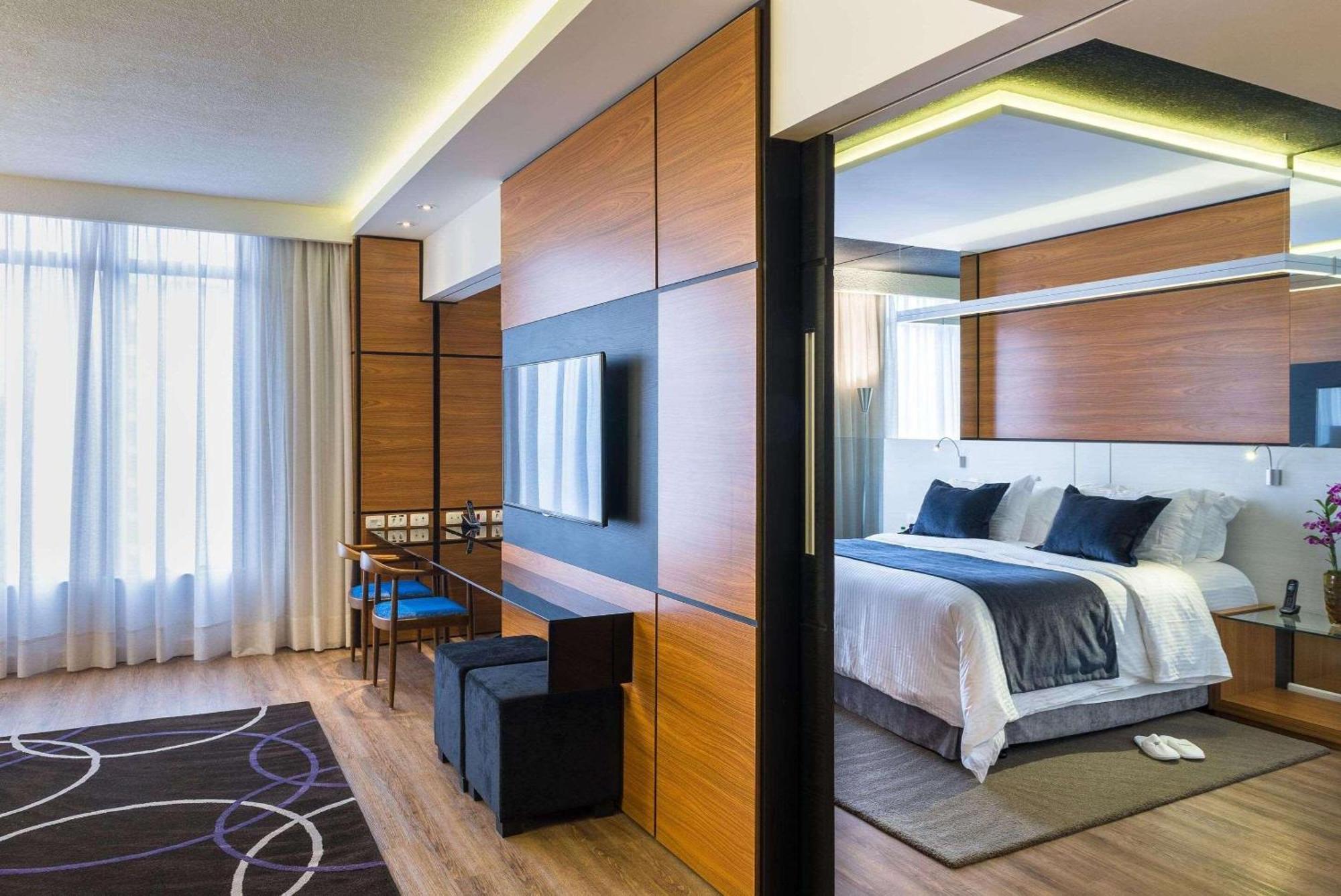 Radisson Hotel Куритиба Экстерьер фото Suite