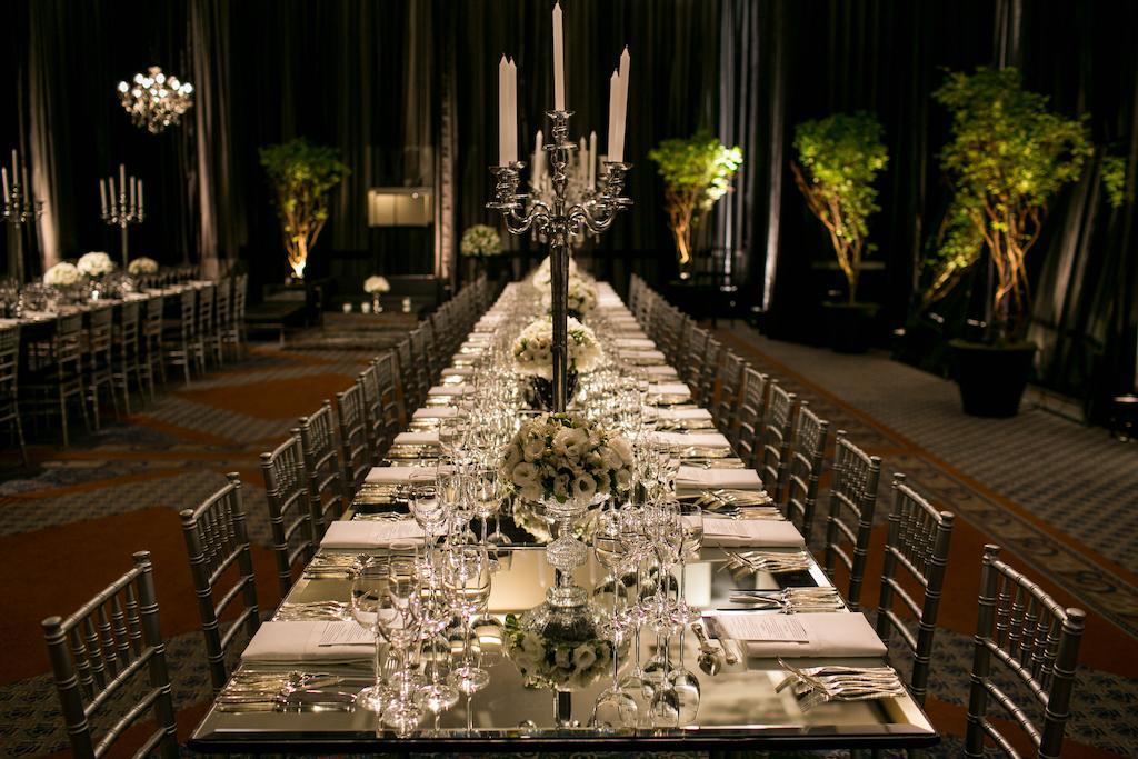 Radisson Hotel Куритиба Экстерьер фото A table set for a formal dinner